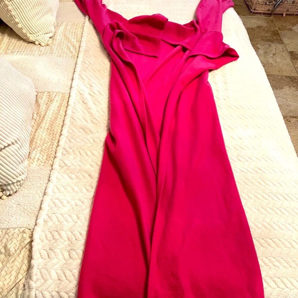 Snuggie blanket hot pink.